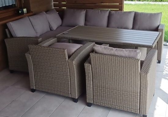 Nowe meble ogrodowe dwa fotele, narożnik i stół.