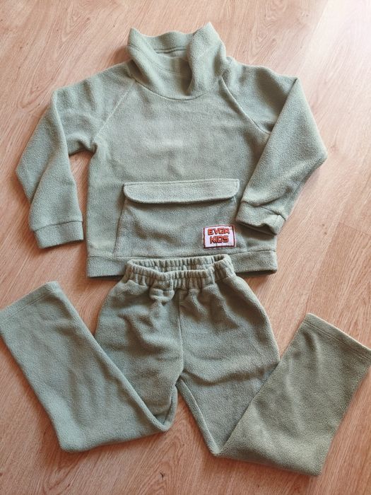 Теплий флісовий костюм Evgakids. Розмір 116-122.
