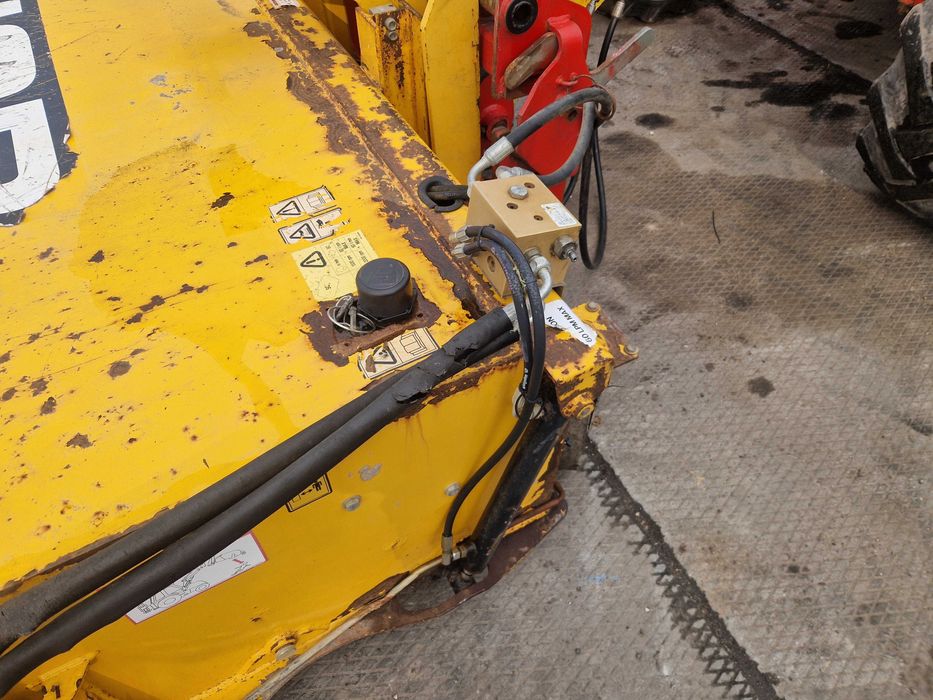 Щітка комунальна JCB SC240, підмітальна, замітальна з бункером