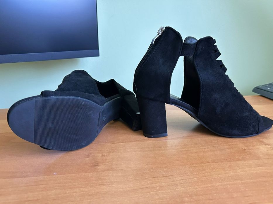 NOWE sandały na obcasie