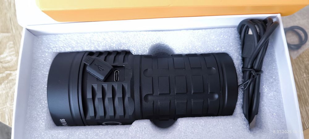 NOWA latarka Sofirn Q8 Plus -  16000 lm. wraz z 3 szt. akumulatorów.
