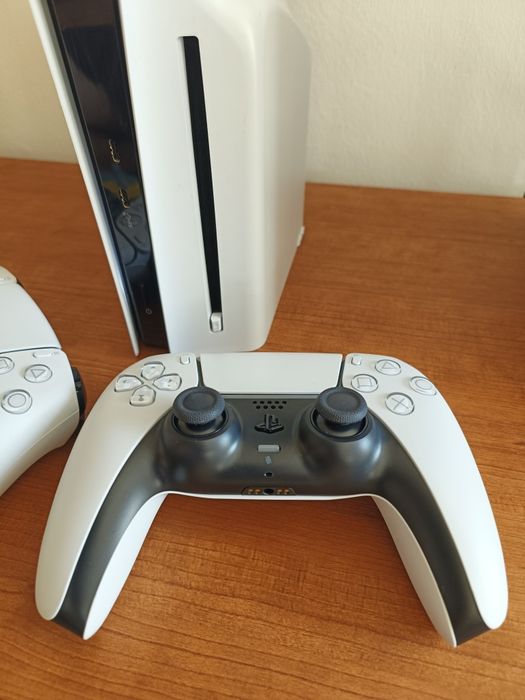 PS5 + 2 Comandos PS5 + OFERTA Jogo  FC 26