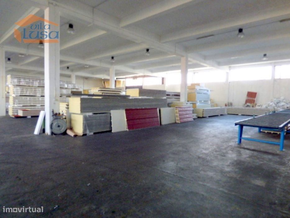Armazém 8.000 m2 de área coberta Vila Nova de Gaia