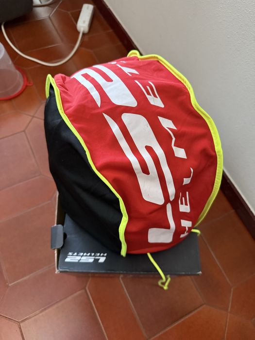 Capacete LS2.