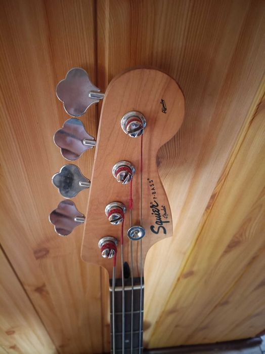 Gitara basowa Squier Fender