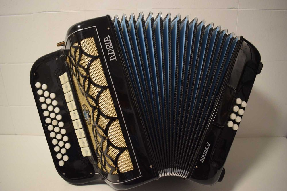 Concertina Adria Diaton IV 4 Voz. Do