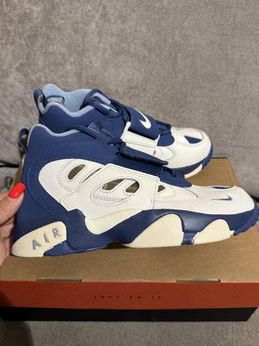 Нові шкіряні кросівки Nike, розмір 40 (7Y)