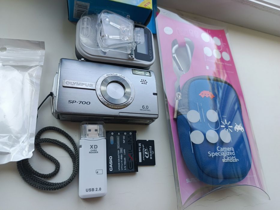 Стильна металева камера Olympus    6.0 Mp Super CCD    + Повний комплект!