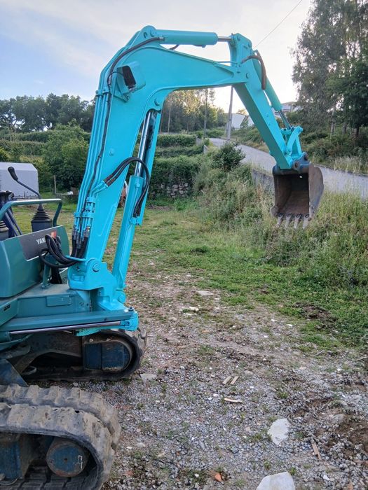 Mini giratoria yanmar b27