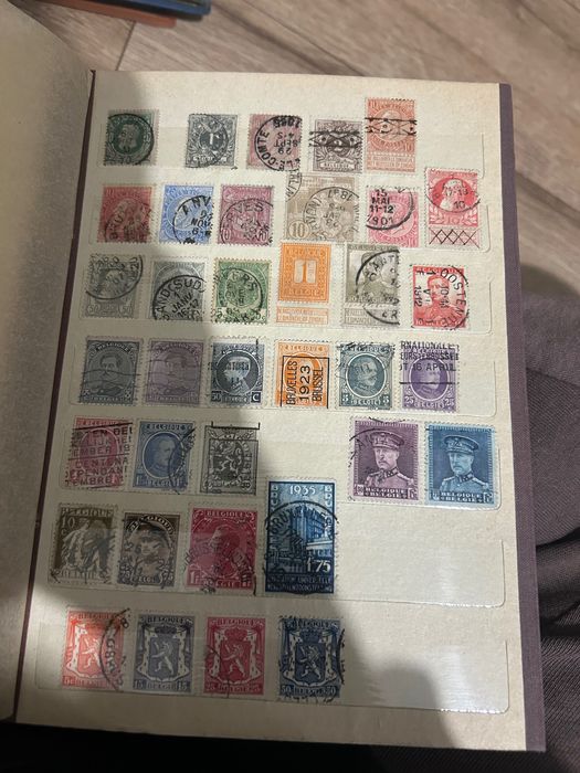 3 klasery znaczków ze świata