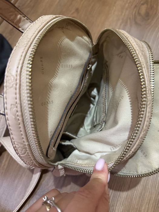 Жіночий рюкзак Guess