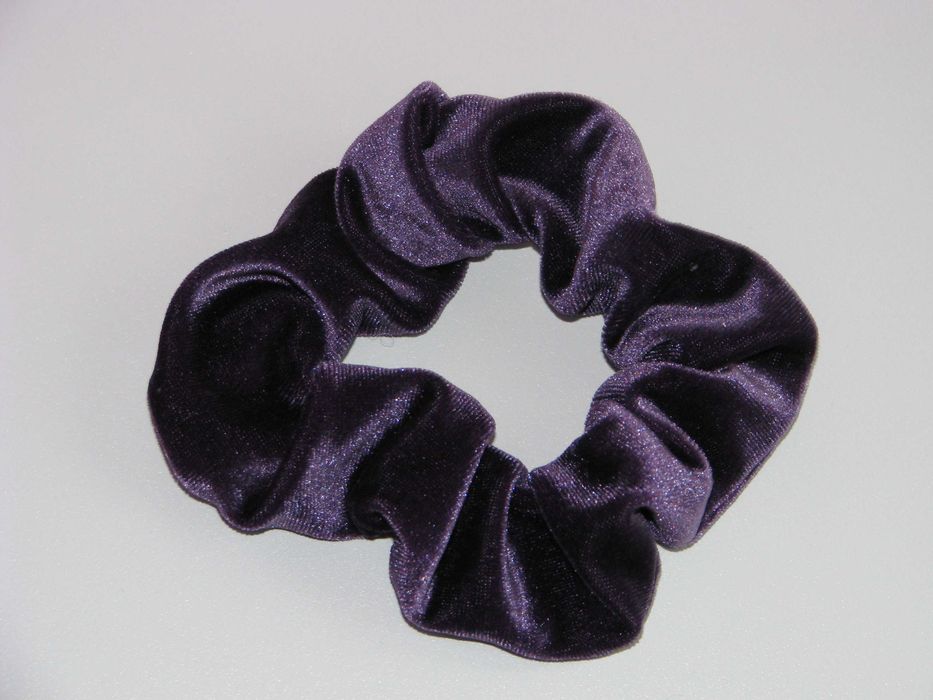 Scrunchie gumka do włosów welurowa ciemny fiolet NOWA