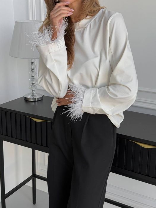 Лонгслів з пірʼям