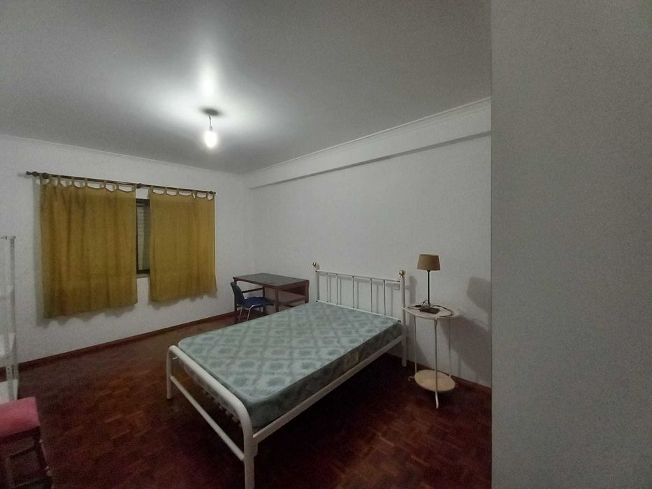 Aluga-se quarto para estudante — Guimarota, Leiria