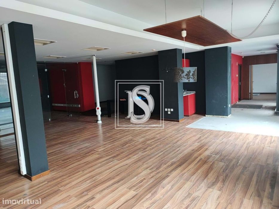 Loja para investimento com 190m2 em Torres Novas