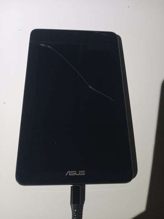 Tablet Asus prawie nieużywany.