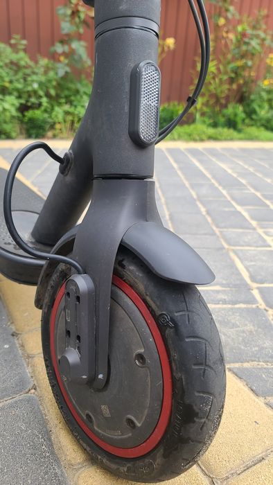 Продам  ОРИГІНАЛЬНИЙ Електросамокат Xiaomi Mi Electric Scooter Pro 2