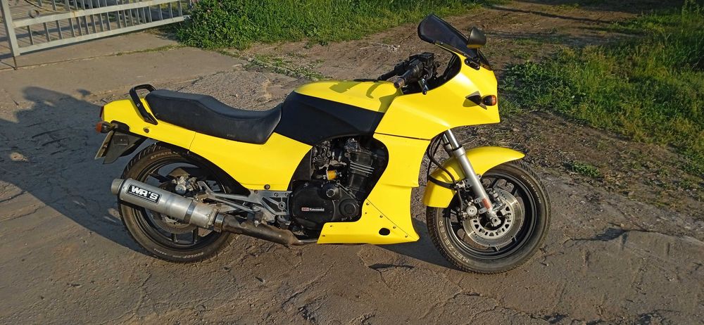 Kawasaki gpz900.       .