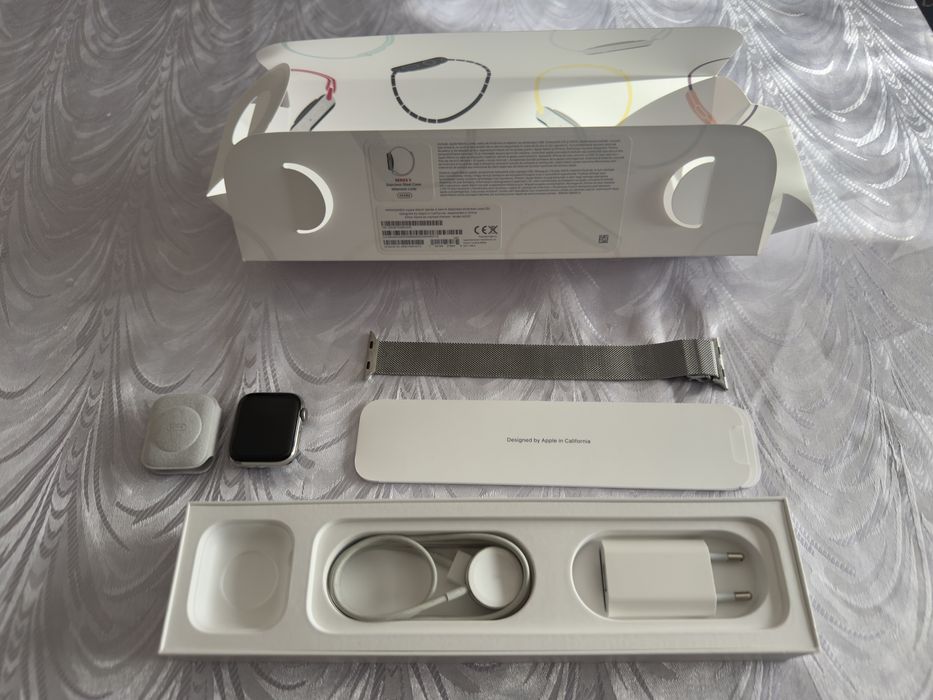Apple Watch Series 5 GPS + Cellular 44 mm Stainless Steel Silver