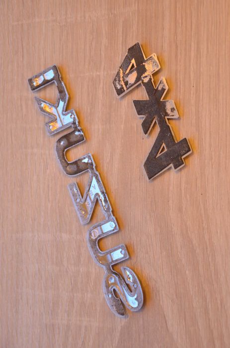 Emblema original Suzuki 4x4