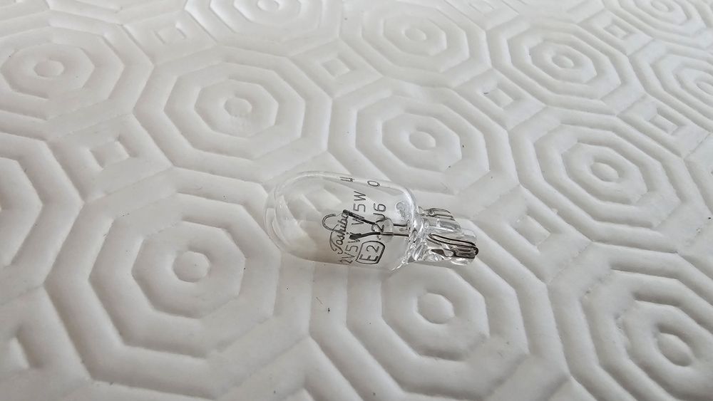 Lâmpadas W5W (T10) Halogéneo Toshiba – Novas 3W/5W/8W