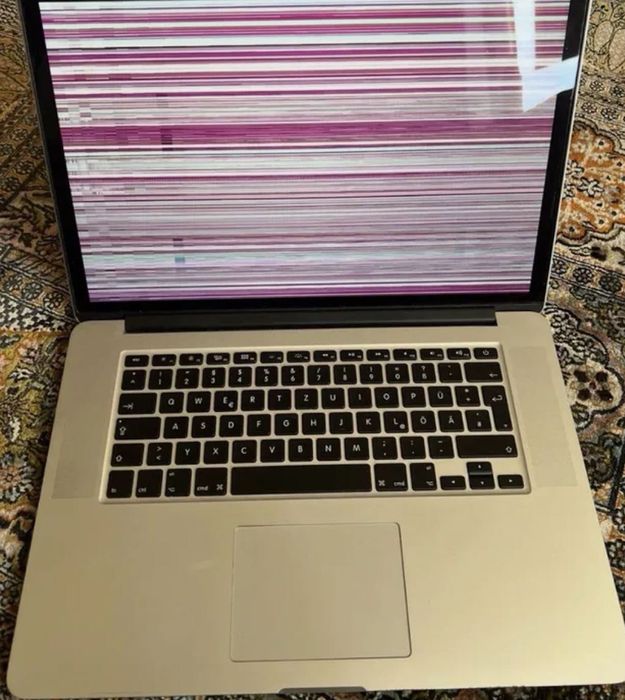 Macbook pro 15" 2015 Quad Core i5 2.90GHz 16GB RAM 250GB SSD - ecran n funciona!!!