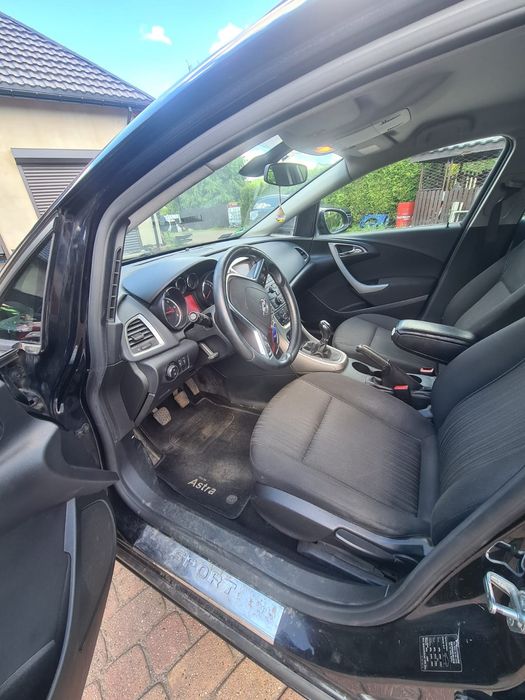 Opel Astra 2011 rok