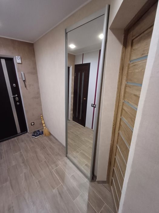 Двері для шафи купе. Двері-дзеркало. Дзеркало настіне