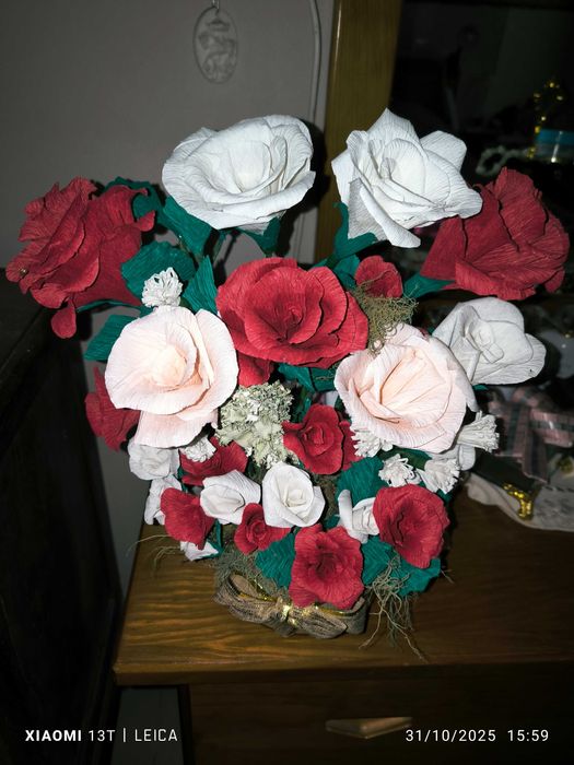 Flores e trabalhos em papel crepom