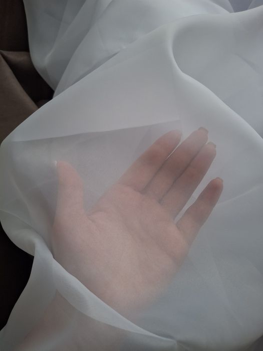Продам тюль білу! Розмір 2.90м.ширина тканини, висота 2.50