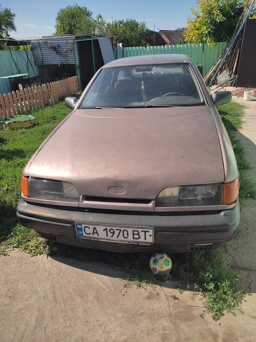 Продам Форд скорп хечбек на відновлення.