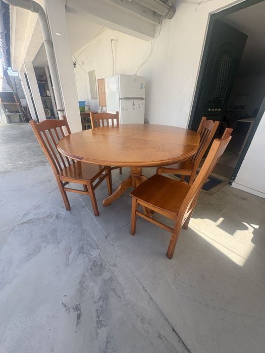 Mesa e 4 cadeiras