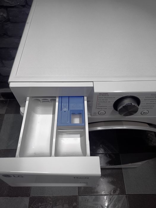 Пральна машина LG F4WR701Y на 11кг