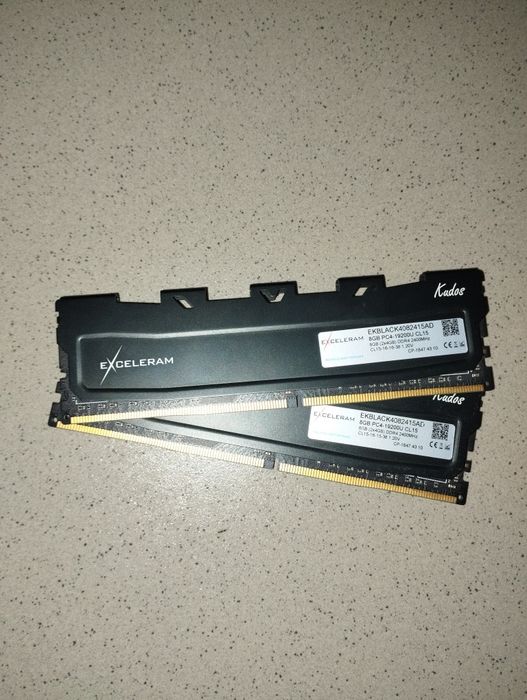 Продаю оперативну пам'ять DDR4 8gb 2400mhz
