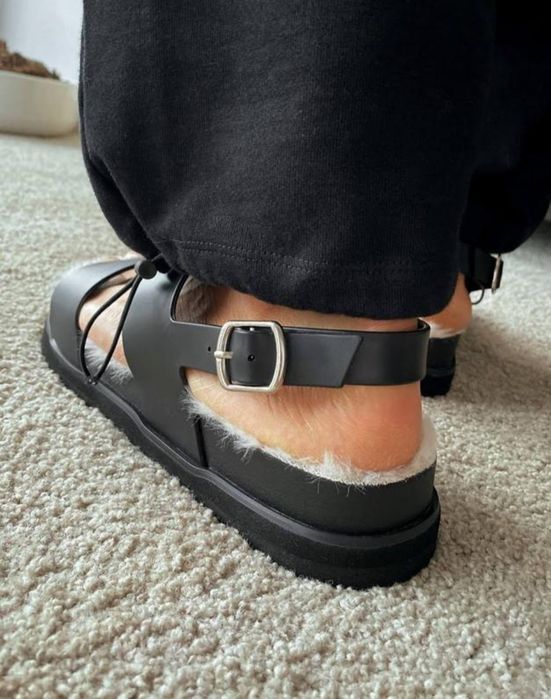 Босоніжки, сандалі, тапки з хутром