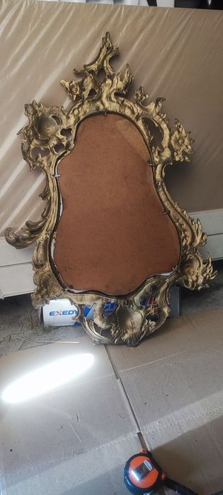 Espelho com moldura em cobre