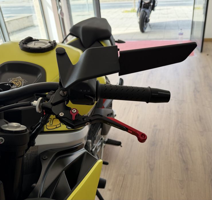 Aprillia Tuono 660 com 2900km