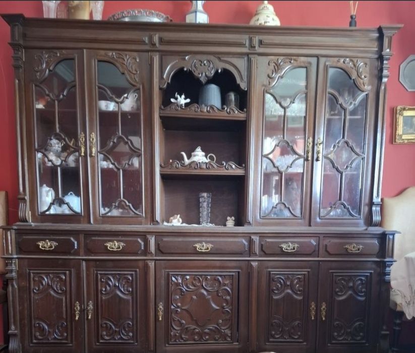 Cristaleira de madeira maciça