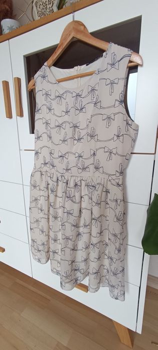 Letnia damska sukienka w kokardy Atmosphere rozm. 42