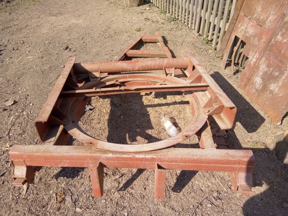 Продається круг в зборі з частиною рами.