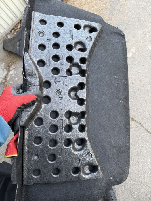 Корито кофр бардачок tesla model Y 2024  1739980-00-a