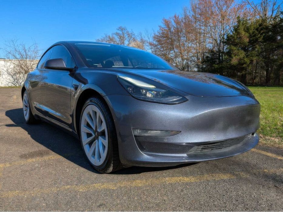 Tesla Model 3      2022