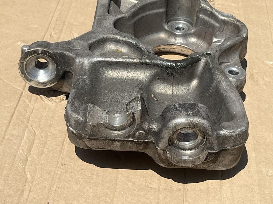 Цапфа, поворотний кулак Tesla model S rest передня права