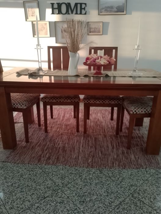 Mesa e 6 cadeiras