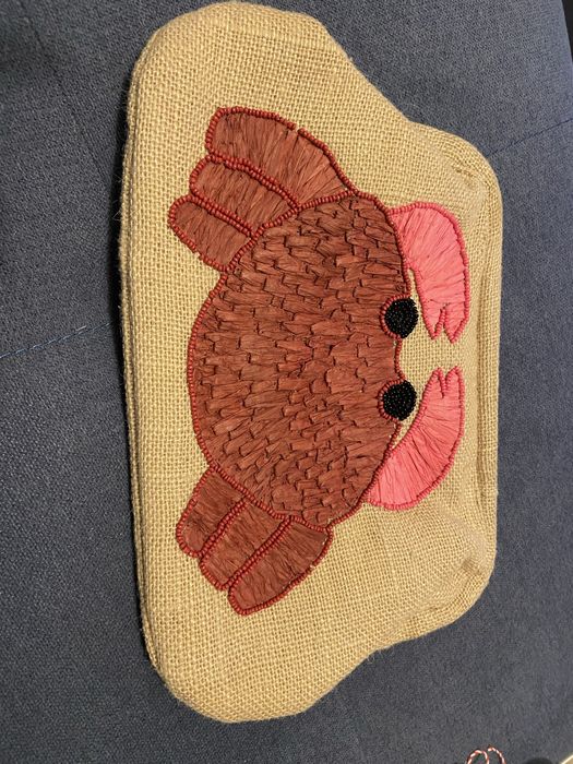 Mala clutch rafia com caranguejo - ZARA