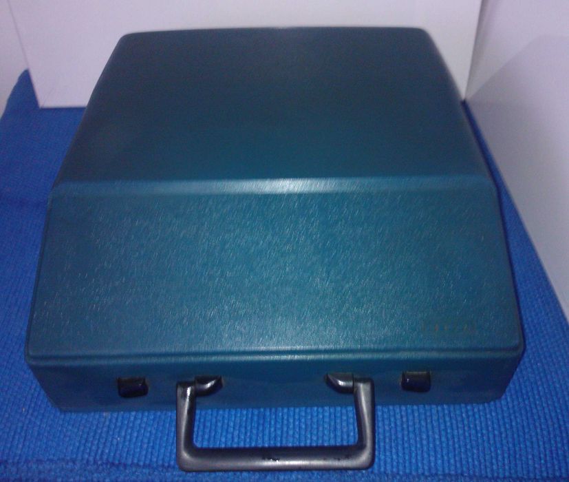 Maquina de escrever Messa modelo 2000 S, a funcionar, bom estado geral