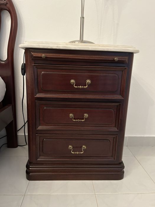 Mobília de quarto completa em mogno