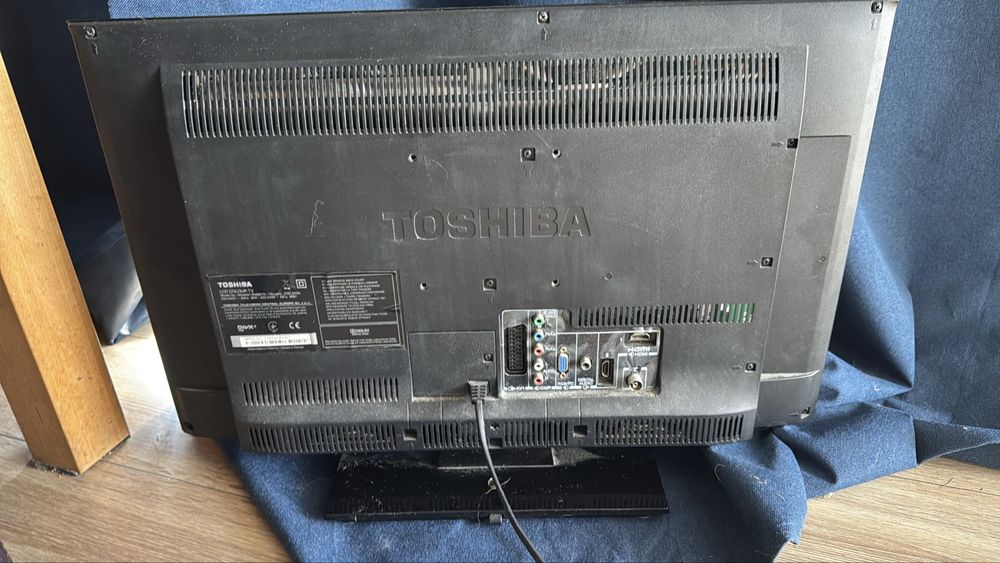 Telewizor Toshiba 23EL933G 2012 rok