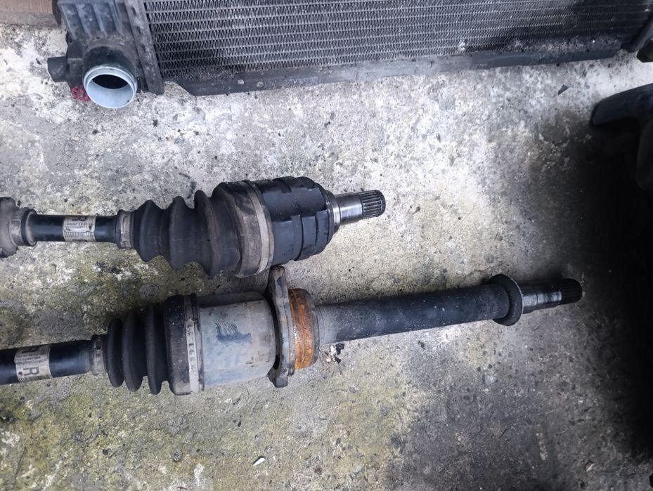 Полувісь привід TOYOTA AURIS I 1 E15 2.0 D4D 1AD-FTV