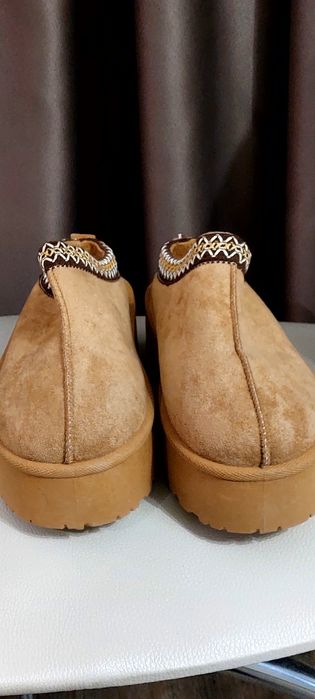 Продам уггі  нові